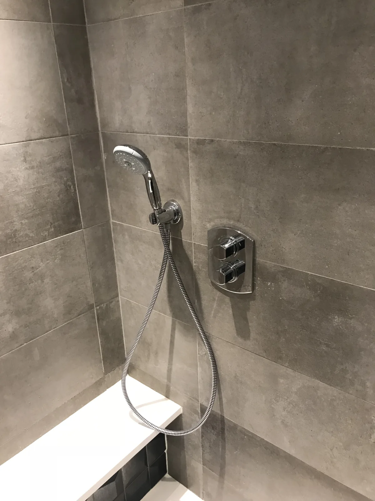 Douche équipée, association provisoire